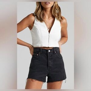 LEVI’S RIBCAGE SHORT SZ 24